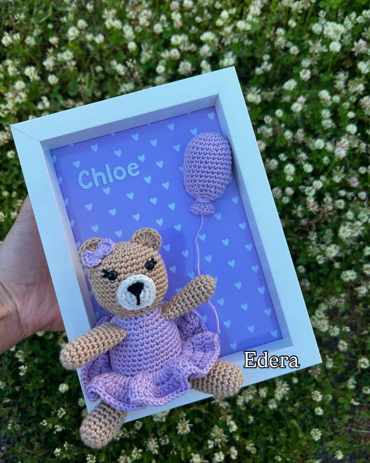 Quadretto lilla per Chloe con orsetta in tutù e palloncino all'uncinetto